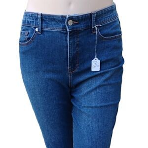 588721...Gloria Vanderbilt Crop Jeans Size 14, W30" 15"Inseam 11"Rise
